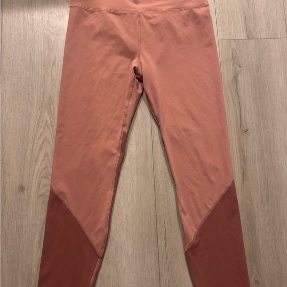 Vuori Colorblock Studio Leggings. Light Terracotta. Size medium - Picture 2 of 4
